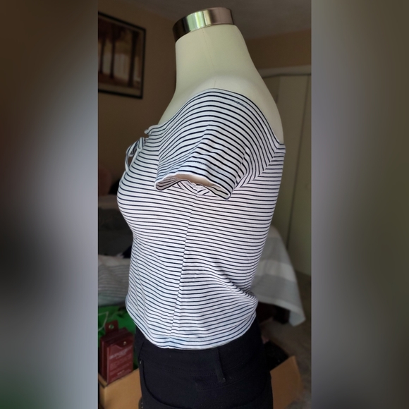 Top - Picture 2 of 3